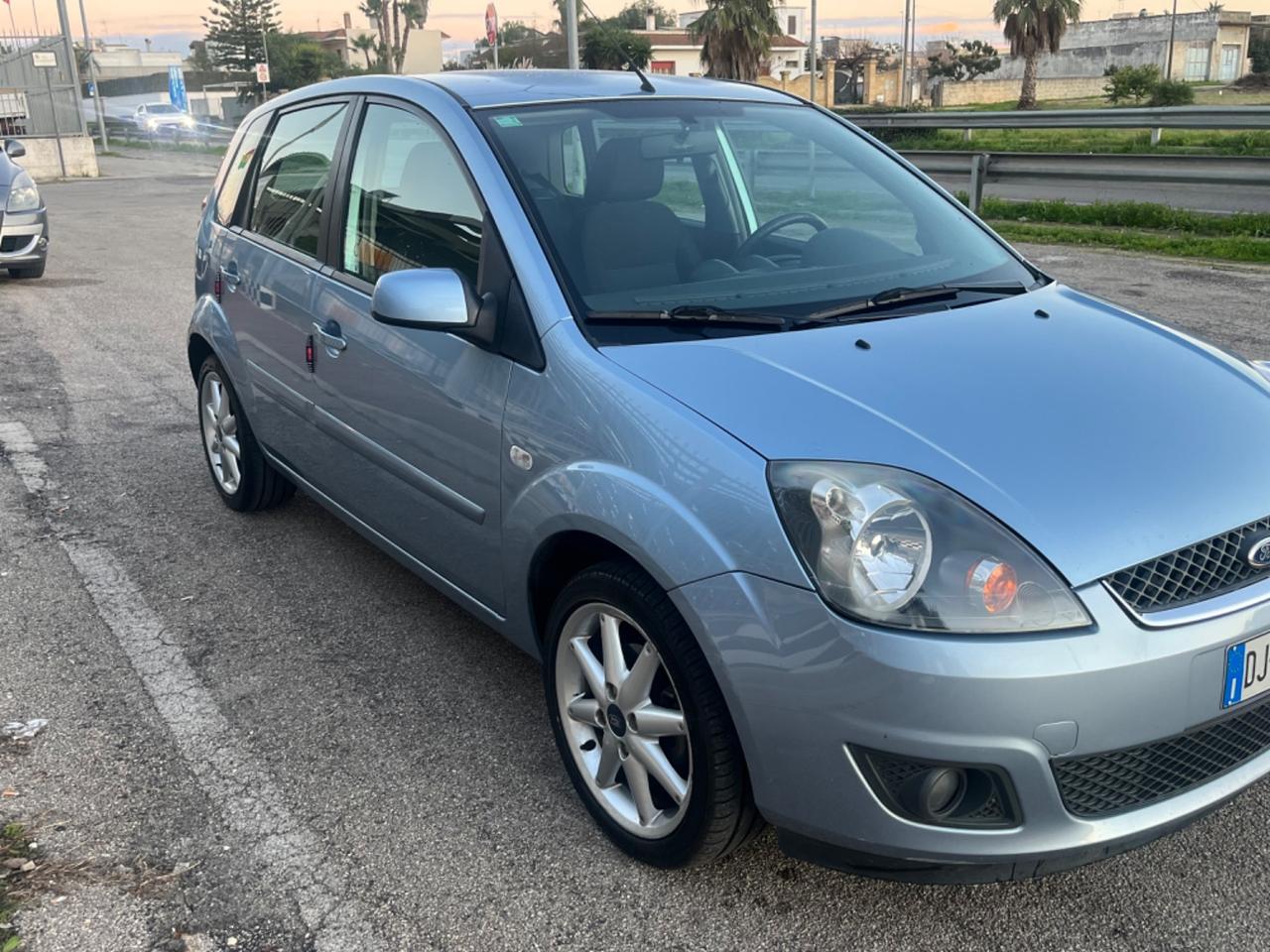 Ford Fiesta 1200 5p. Ghia Unipro 2007