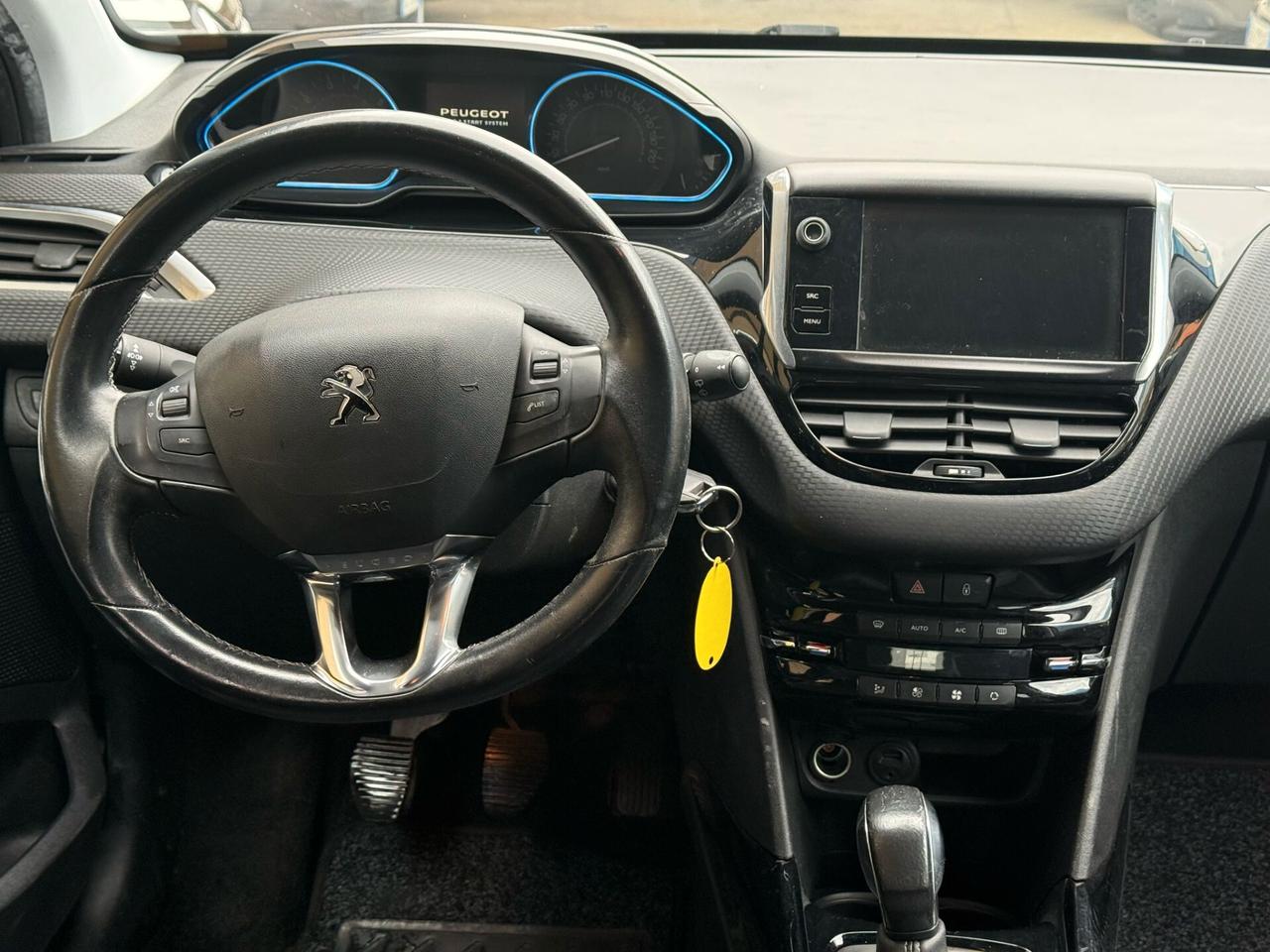PEUGEOT 2008 1,2 BENZ.