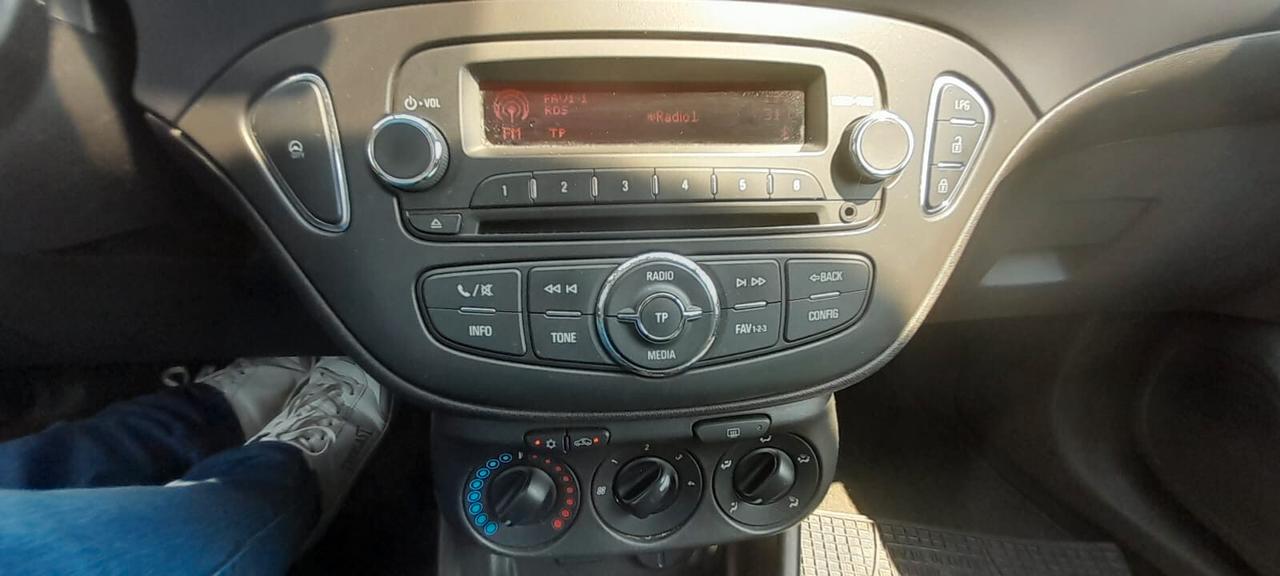 Opel Corsa 1.4 90CV GPL Tech 5 porte Advance