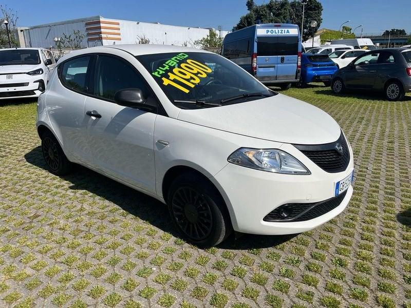 Lancia Ypsilon 1.0 FireFly 5 porte S&S Hybrid Silver