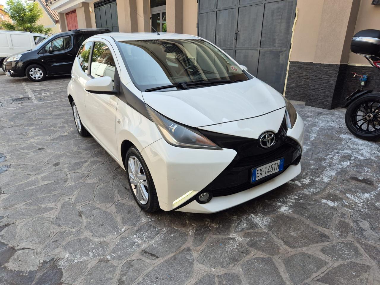 Toyota Aygo 1.0 VVT-i 69 CV 5 porte x-cool