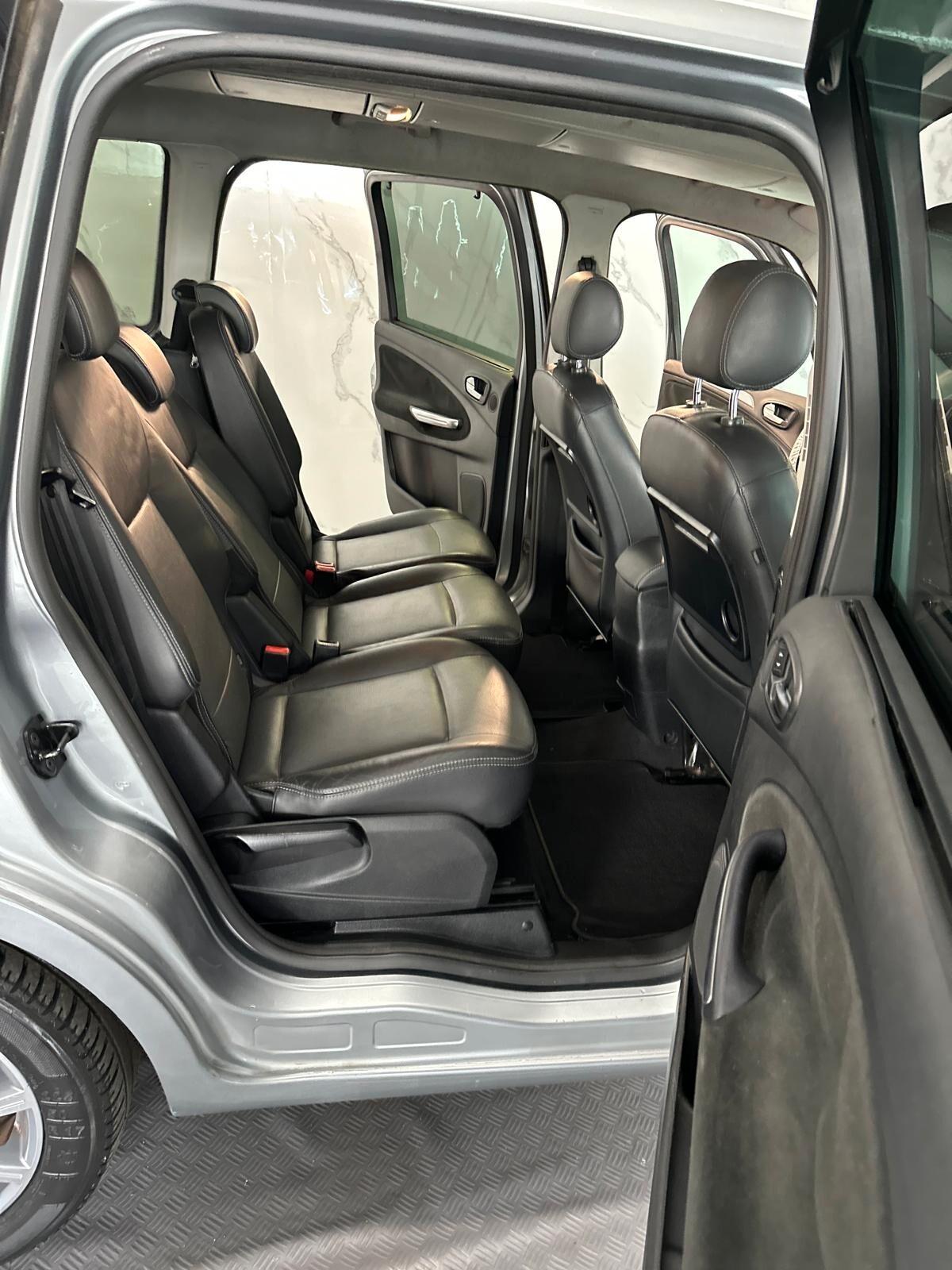 Ford Galaxy 2.2 TDCi 175 CV Ghia DPF