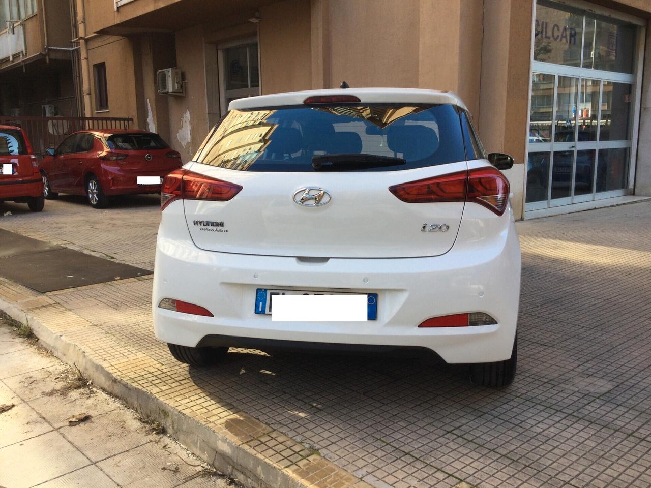 Hyundai i20 1.2 84 CV 5 porte Blackline
