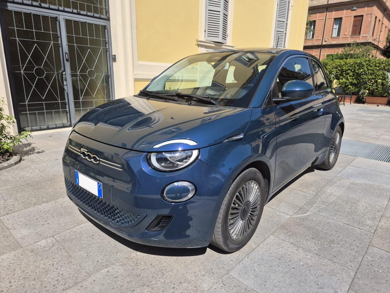 500e 42 kWh Long Range Display CRUISE CONTROL