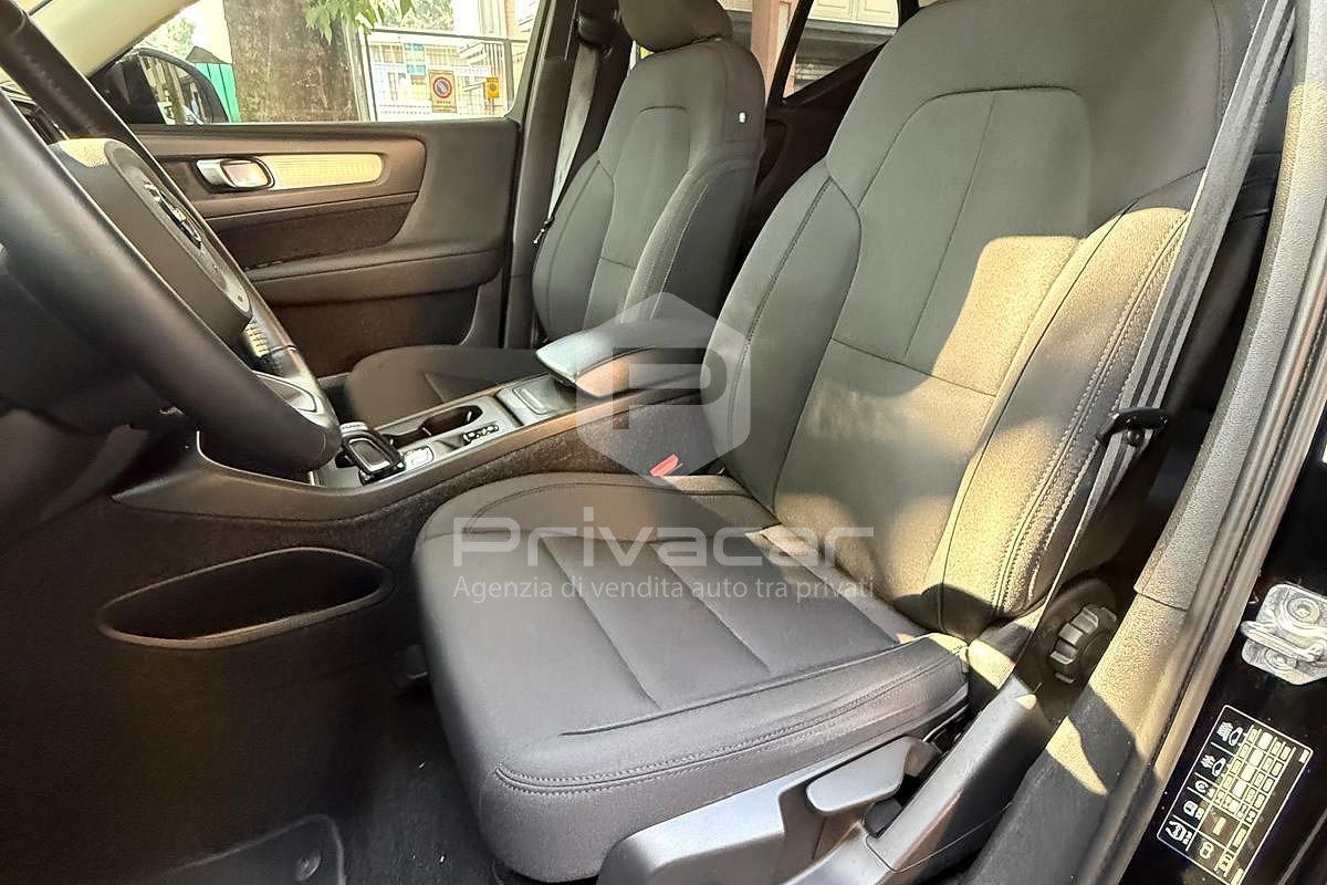 VOLVO XC40 T3 Geartronic Momentum Pro