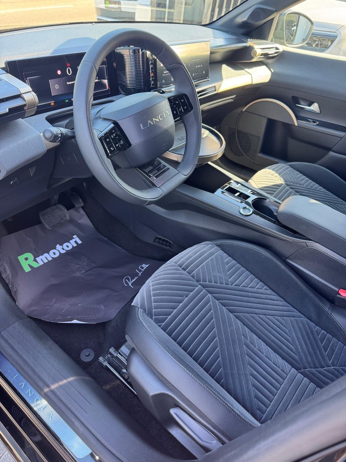 Lancia Ypsilon Hybrid e-DCT LX