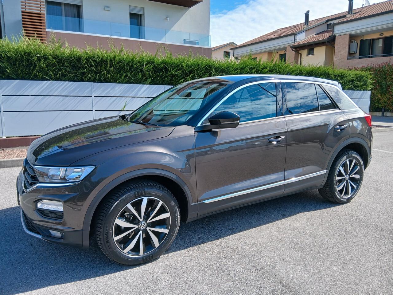 Volkswagen T-Roc 1.0 TSI 115 CV Style +teck pack tua a € 199 mese
