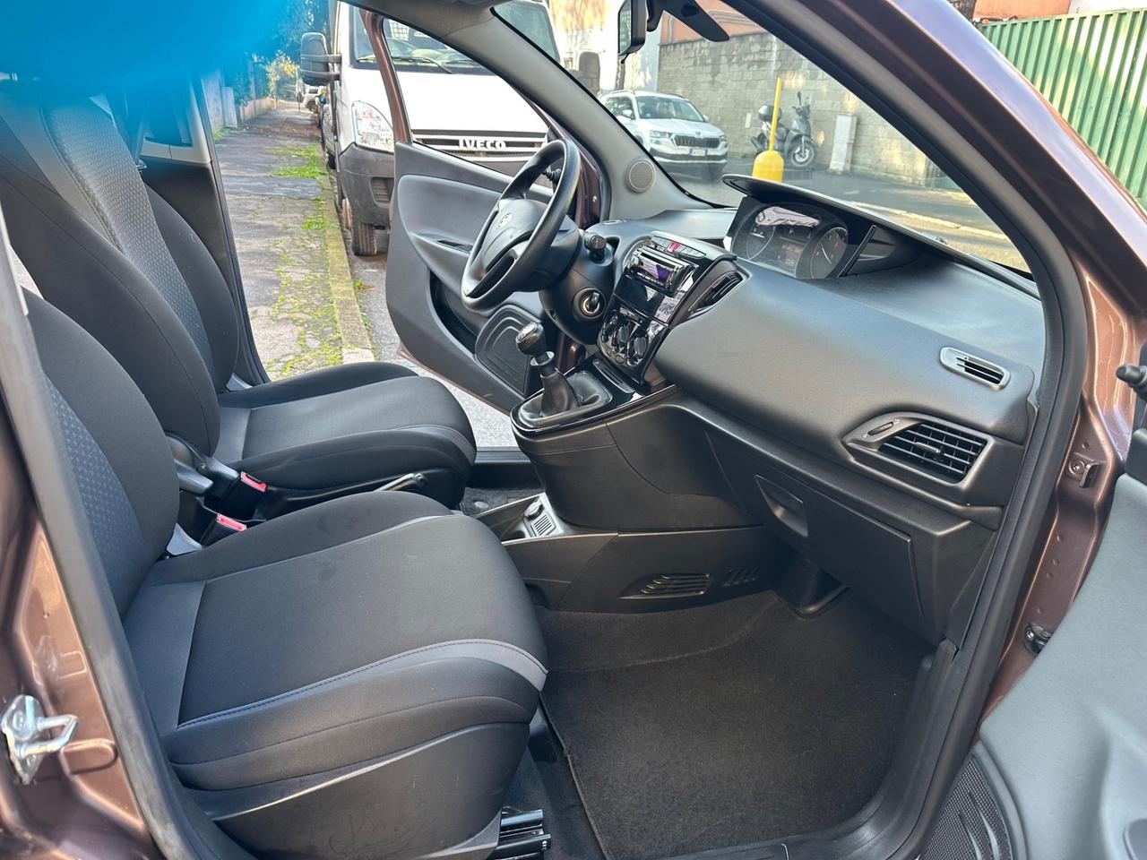 Lancia Ypsilon 1.2 69 CV GPL euro 6 - ok neopatentati