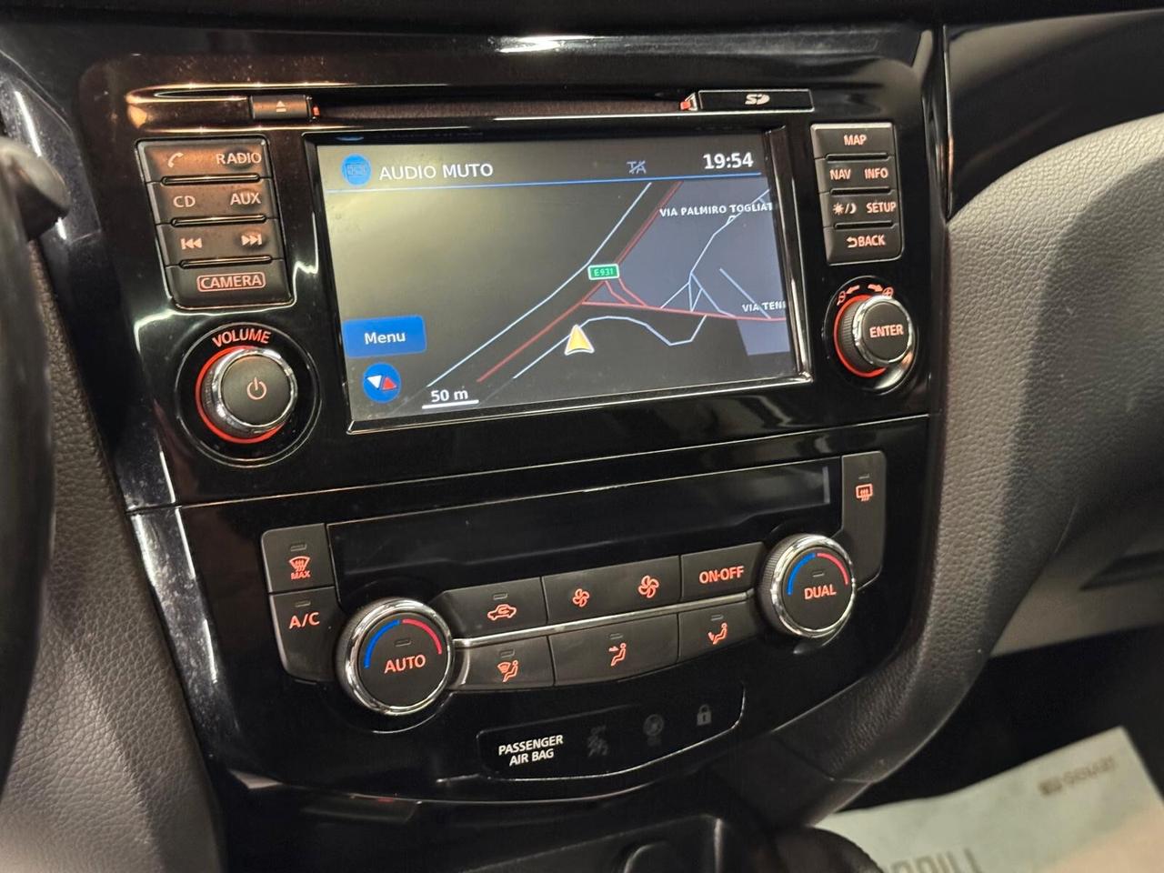 Nissan Qashqai 1.5d 110 CV Tekna Full-2014