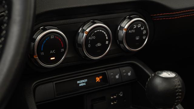 MAZDA MX-5 2.0L Skyactiv-G Kazari