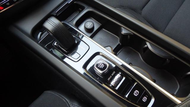 VOLVO XC60 B4 (d) AWD Geartronic Momentum