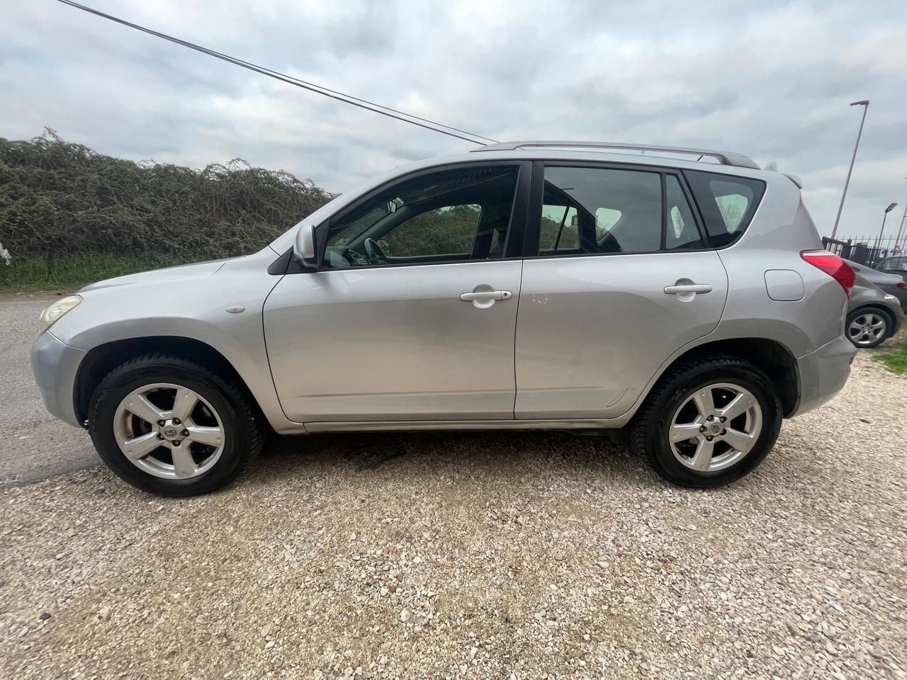 Toyota RAV 4 RAV4 2.2 D-4D 136 CV Luxury GARANTITA