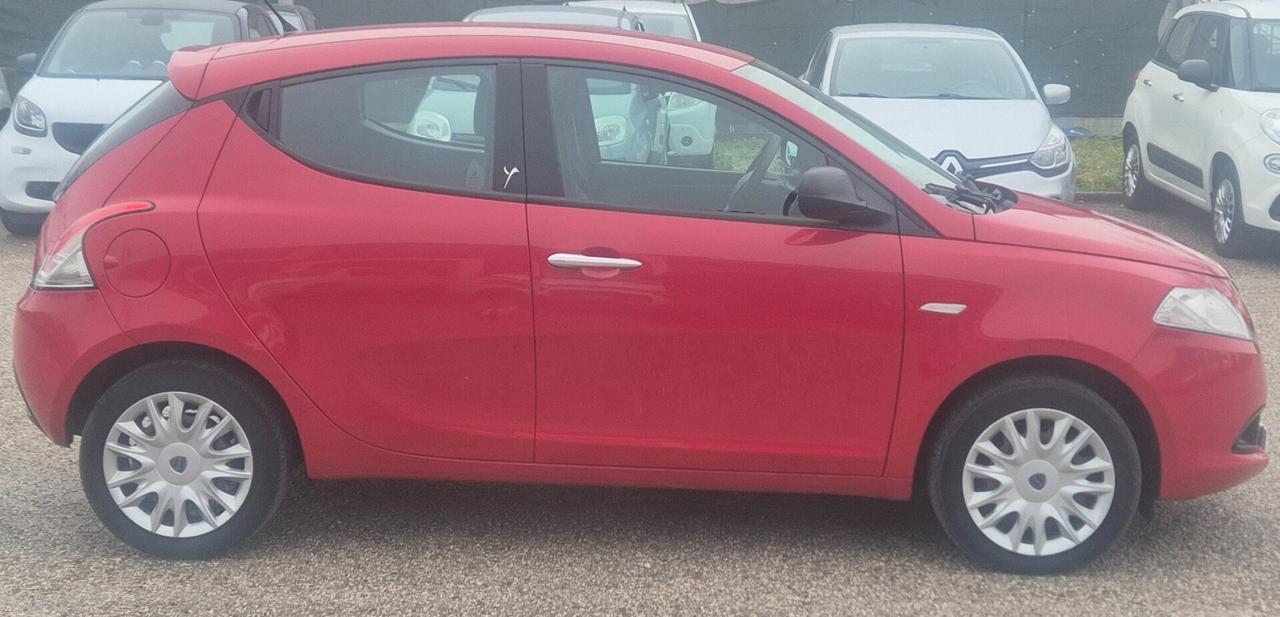 Lancia Ypsilon 1.2 69 CV 5 porte GPL Ecochic Silver