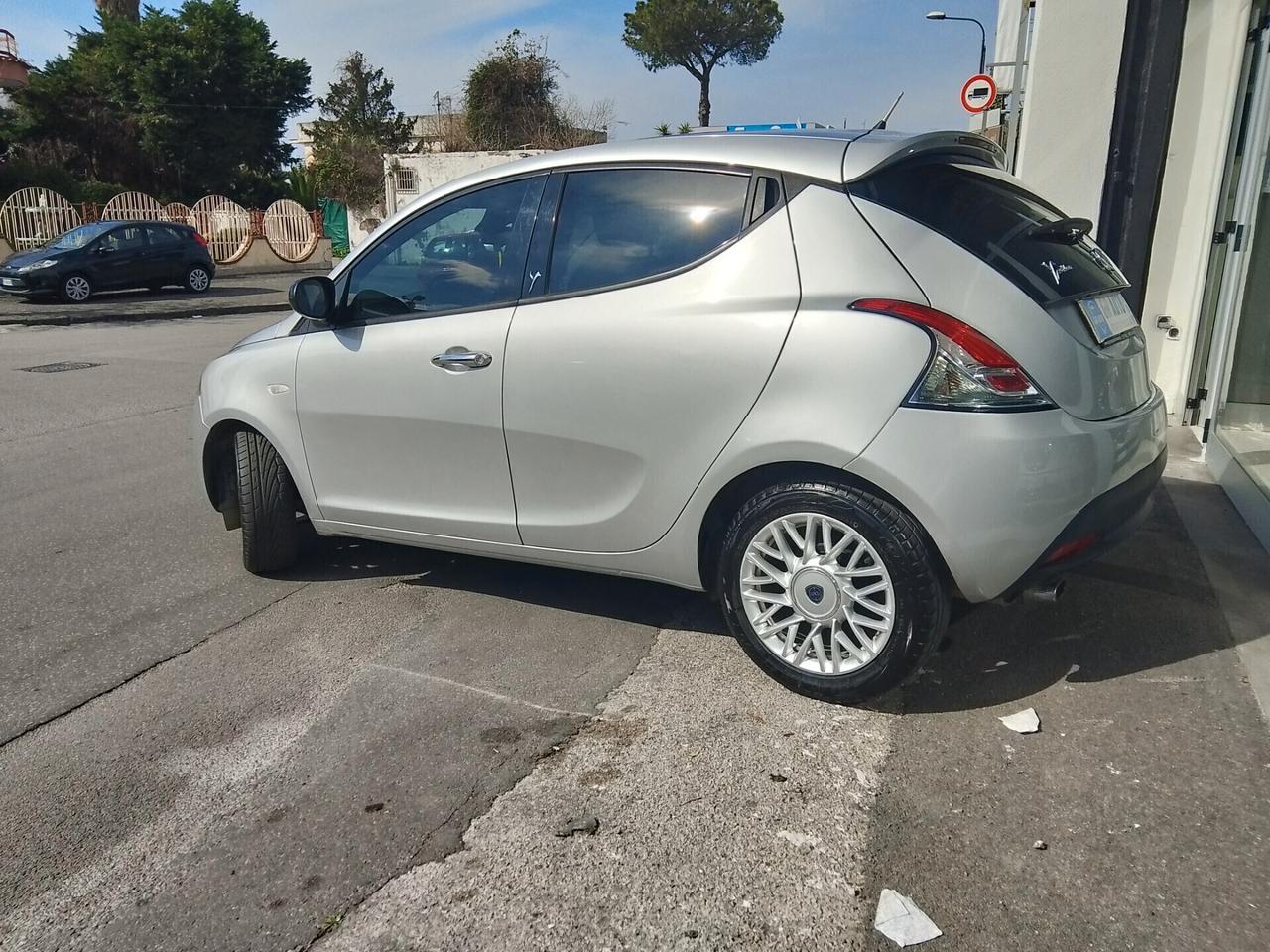 Lancia Ypsilon 1.2 69 CV 5 porte S&S Gold GPL