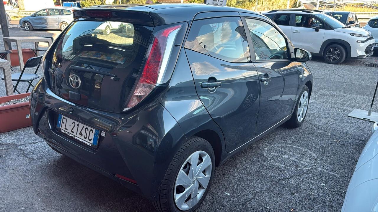 Toyota Aygo 1.0 VVT-i 69 CV 5 porte x-play TSS