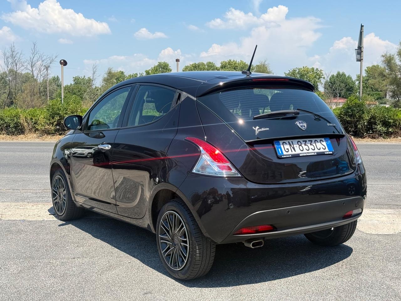 Lancia Ypsilon 1.0 FireFly 5 porte Hybrid Gold