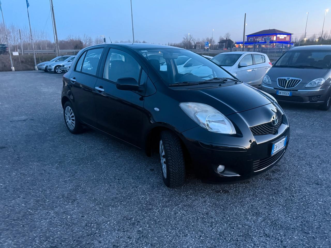 Toyota Yaris 1.0 5 porte Sol