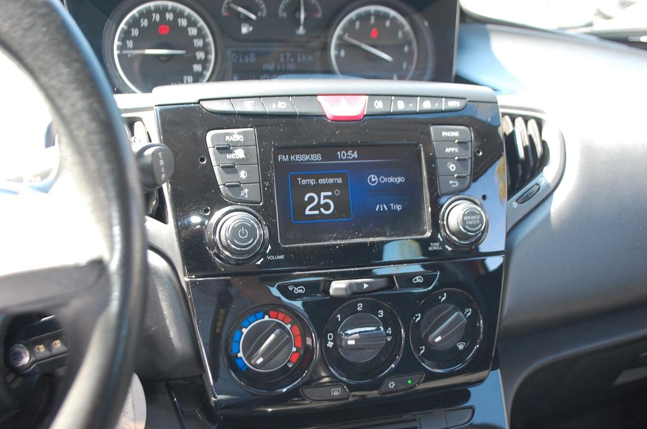 Lancia Ypsilon 1.2 Gold ecochic Gpl 69CV Uff Italy Bluetooth USB