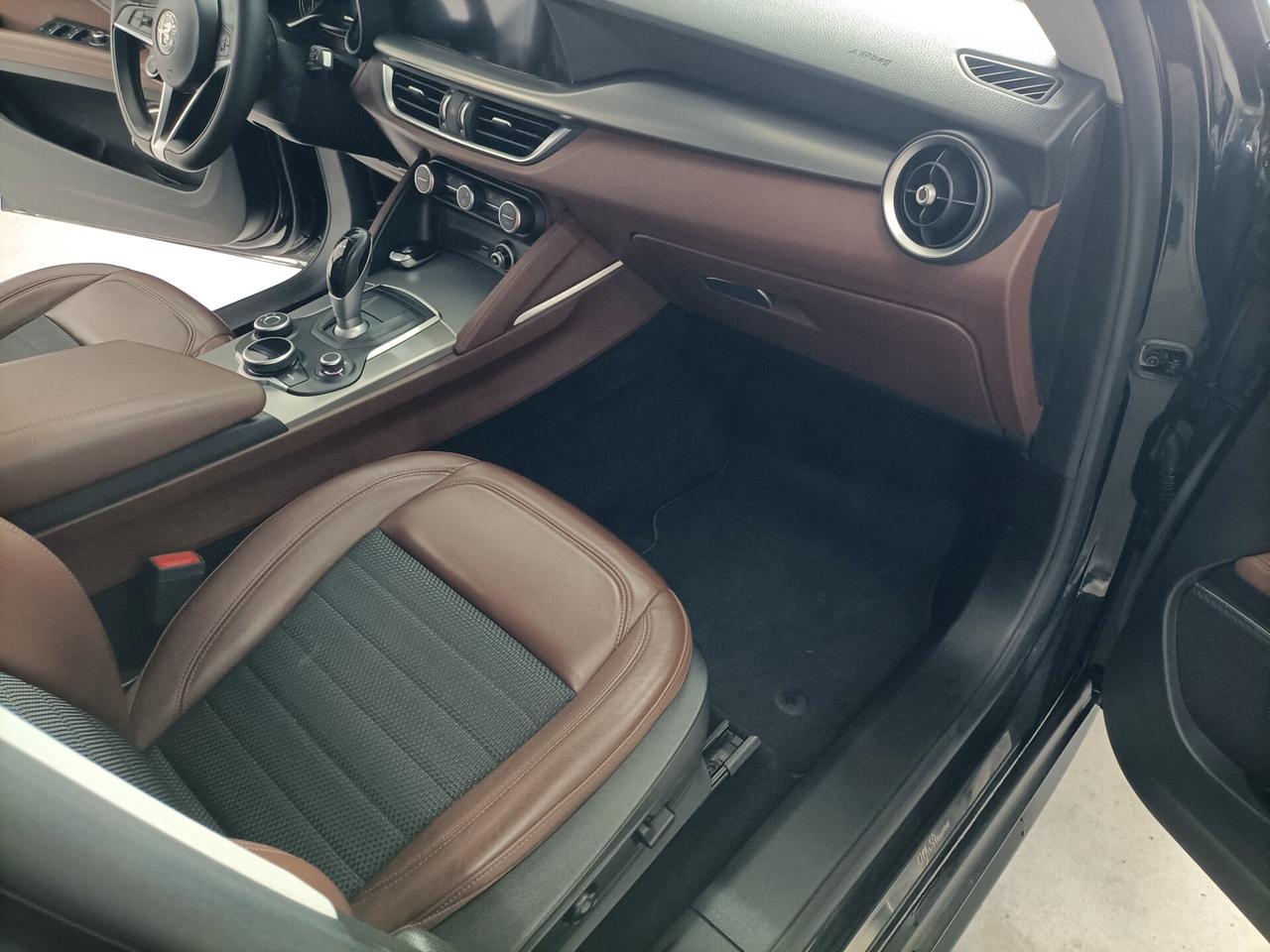 Alfa Romeo Stelvio 2.2 Turbodiesel 180 CV AT8 RWD Executive 06/2017