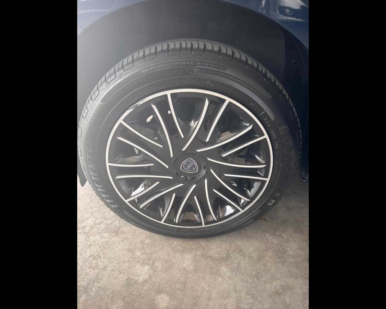 LANCIA Ypsilon 3ª serie - Ypsilon 1.0 FireFly 5 porte S&S Hybrid Silver