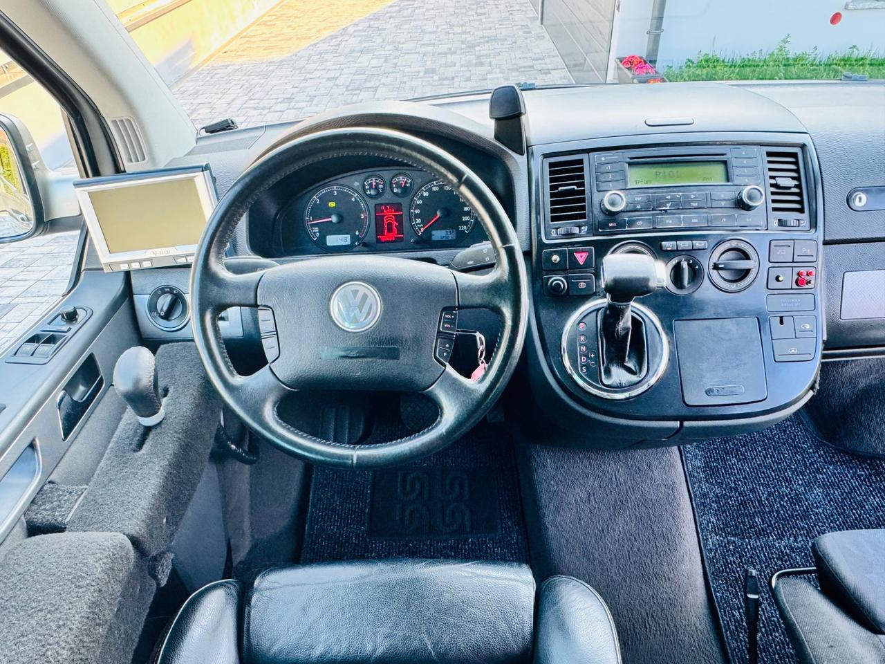 Multivan per trasporto e guida Disabili