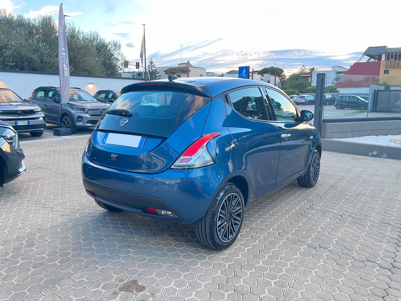 Lancia Ypsilon 1.0 FireFly 5 porte S&S Hybrid Gold