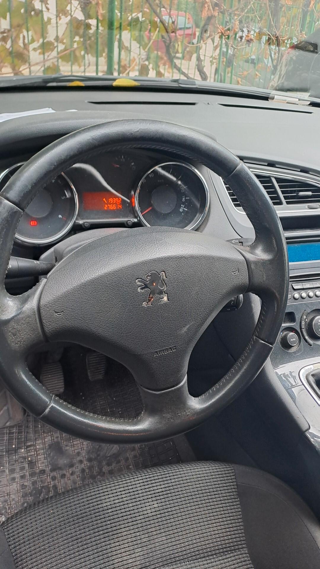 PEUGEOT 5008 1.6 HDi 112cv 7 POSTI