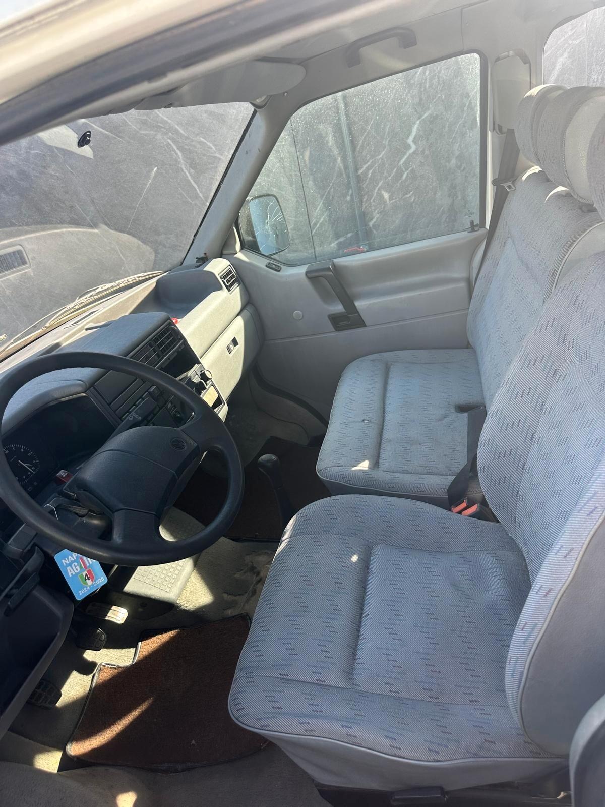 Volkswagen caravelle 9 posti