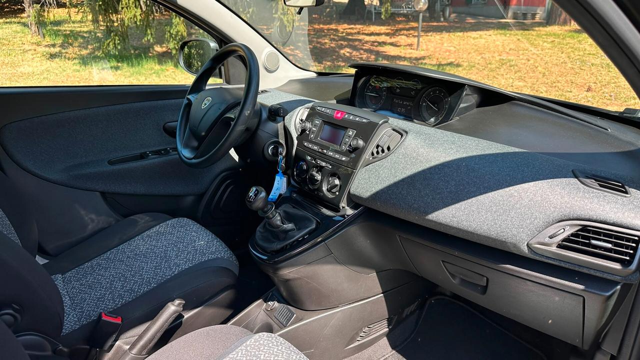 Lancia Ypsilon 1.0 FireFly 5 porte S&S Hybrid Silver 2023 LEGGI TESTO