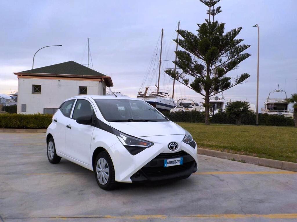 Toyota Aygo Connect 1.0 VVT-i 72 CV 5 porte x-play