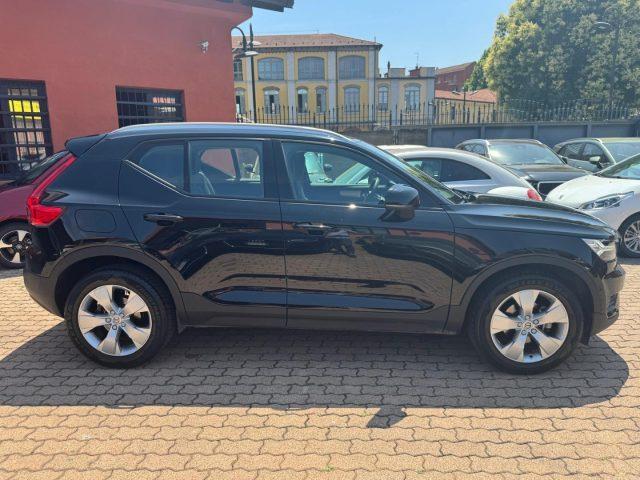VOLVO XC40 T2 Momentum Pro (AUTOCARRO N1)