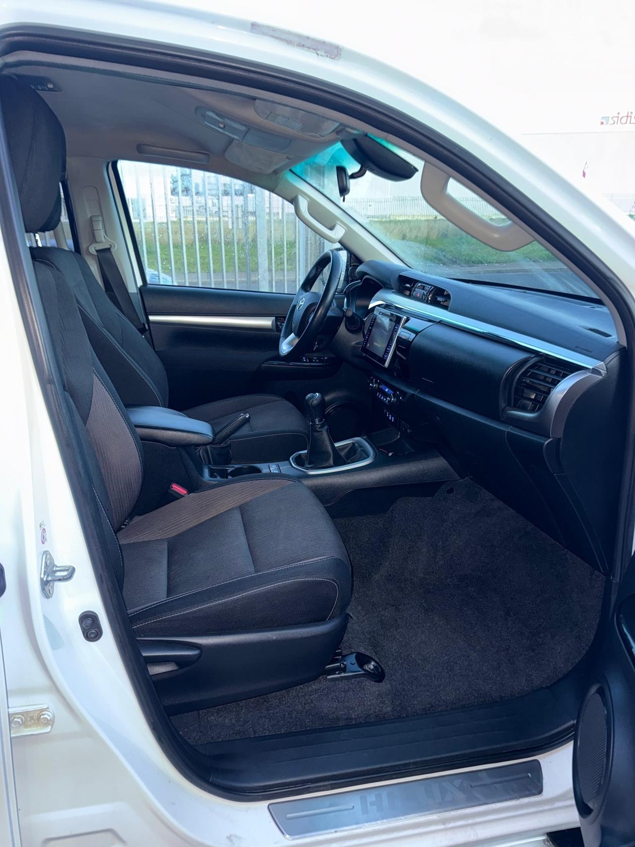 Toyota Hilux 2.4 D-4D 4WD Executive my17" IVA ESP.