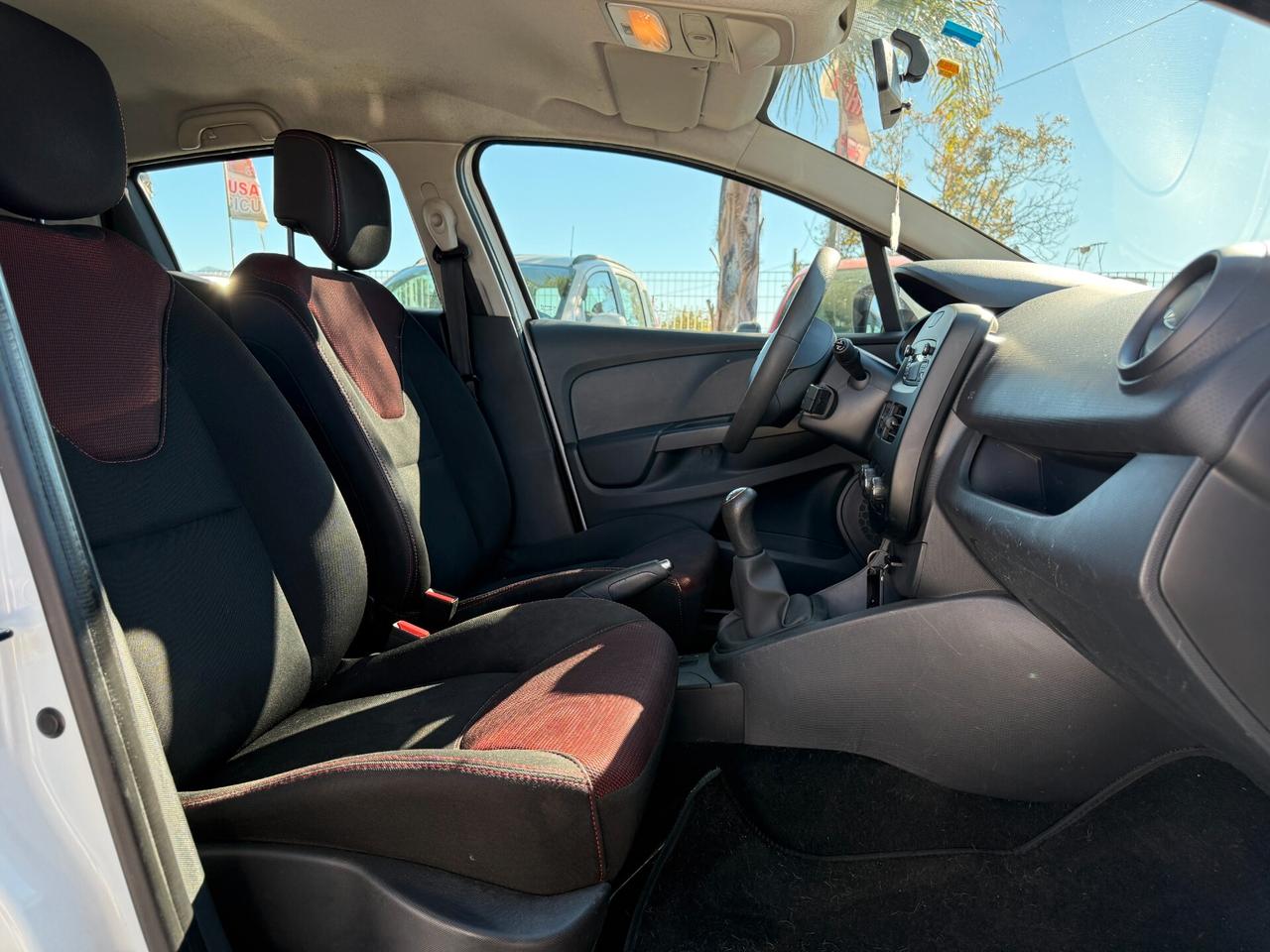 RENAULT CLIO ANNO 2014 1.2 BENZINA 75 CV