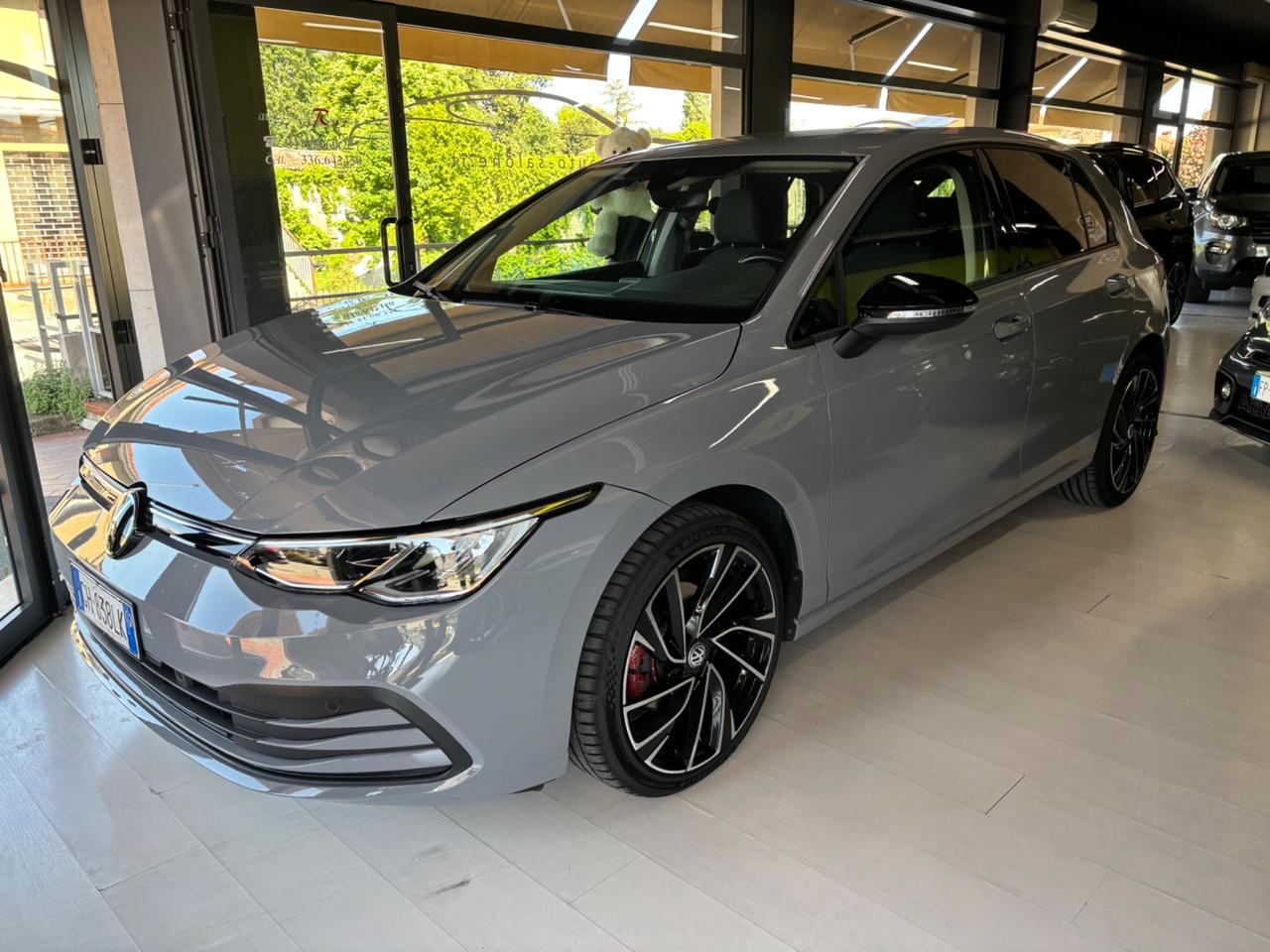 VW Golf 1.0 eTSI EVO DSG Life scarico akrapovic, neopatentati