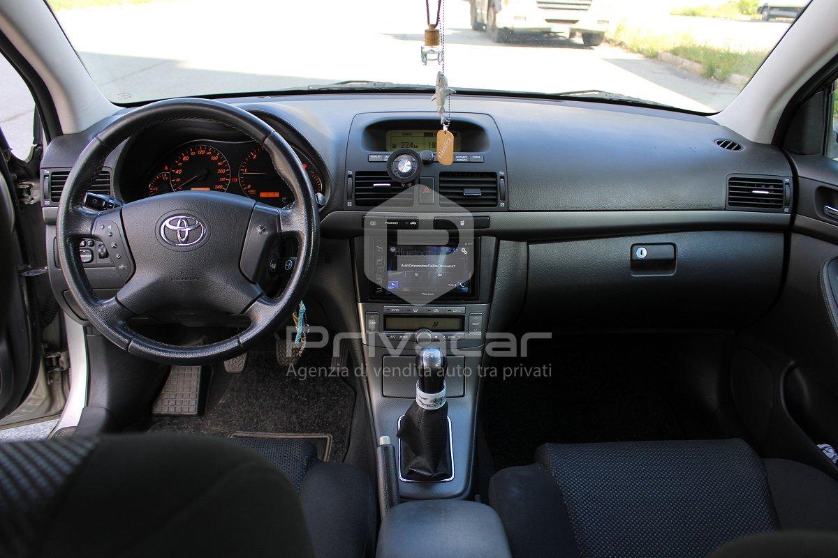 TOYOTA Avensis 2.0 D-4D 16V Station Wagon