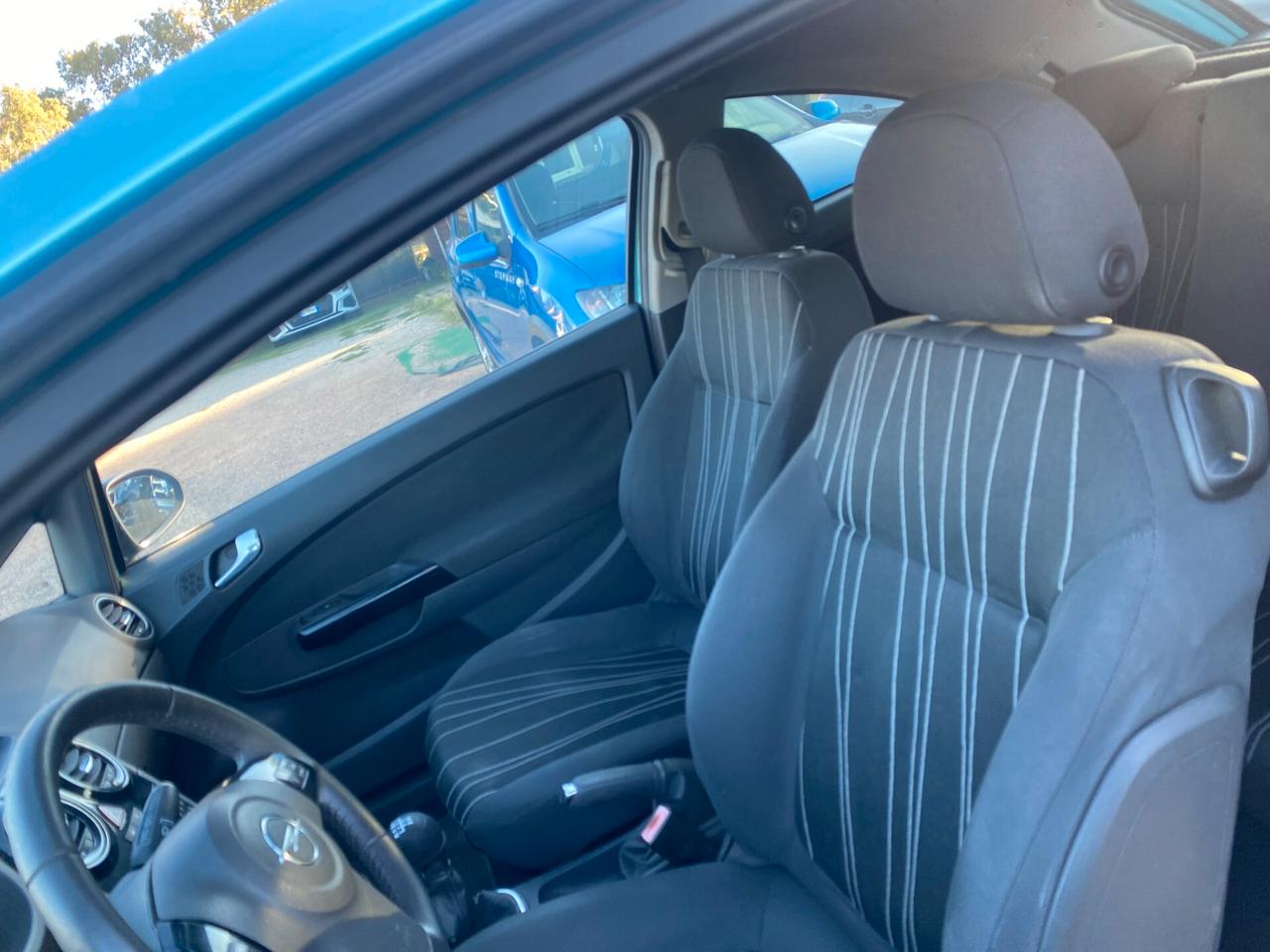 OPEL CORSA 1.3 CDTI ADATTA NEOPATENTATI ANNO 2010