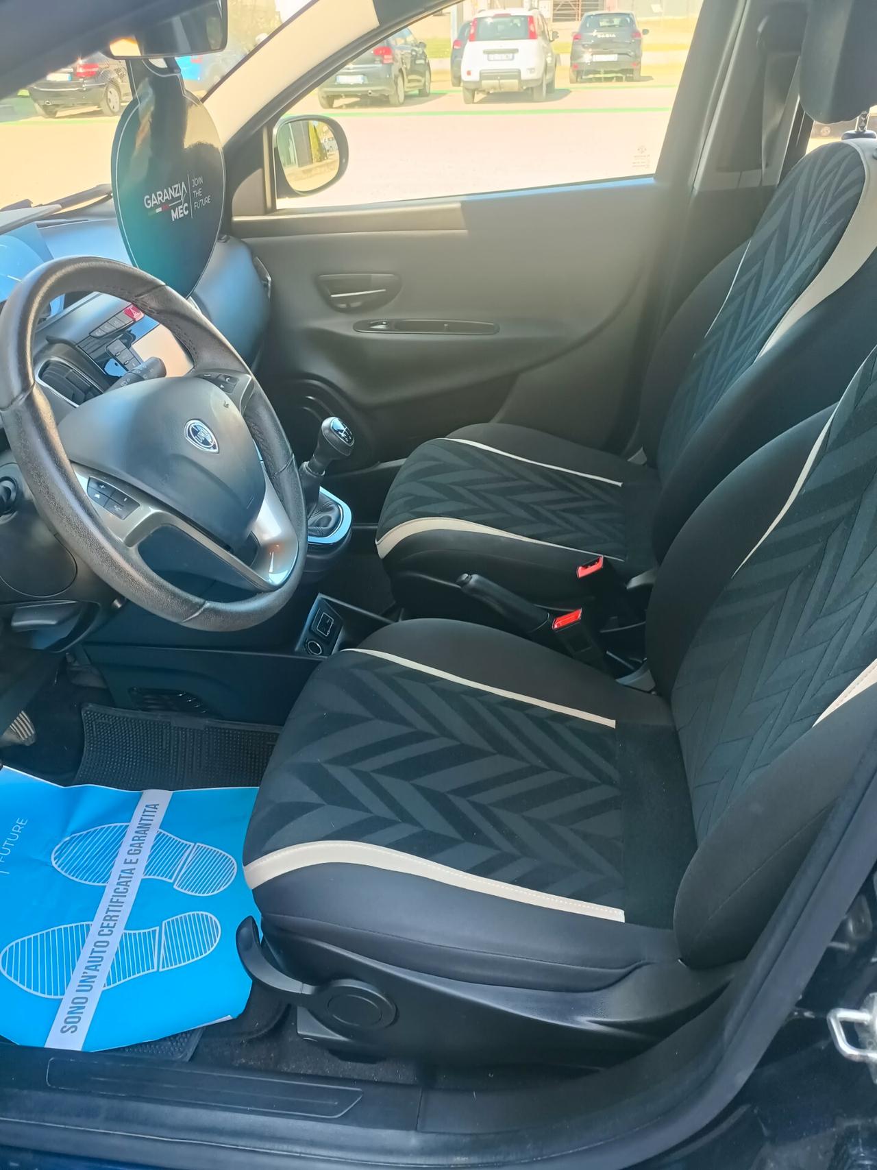 Lancia Ypsilon 1.3 MJT 16V 95 CV 5 porte S&S Silver