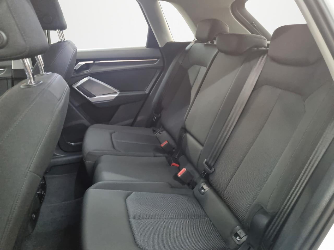 Audi Q3 35 TDI S tronic Business