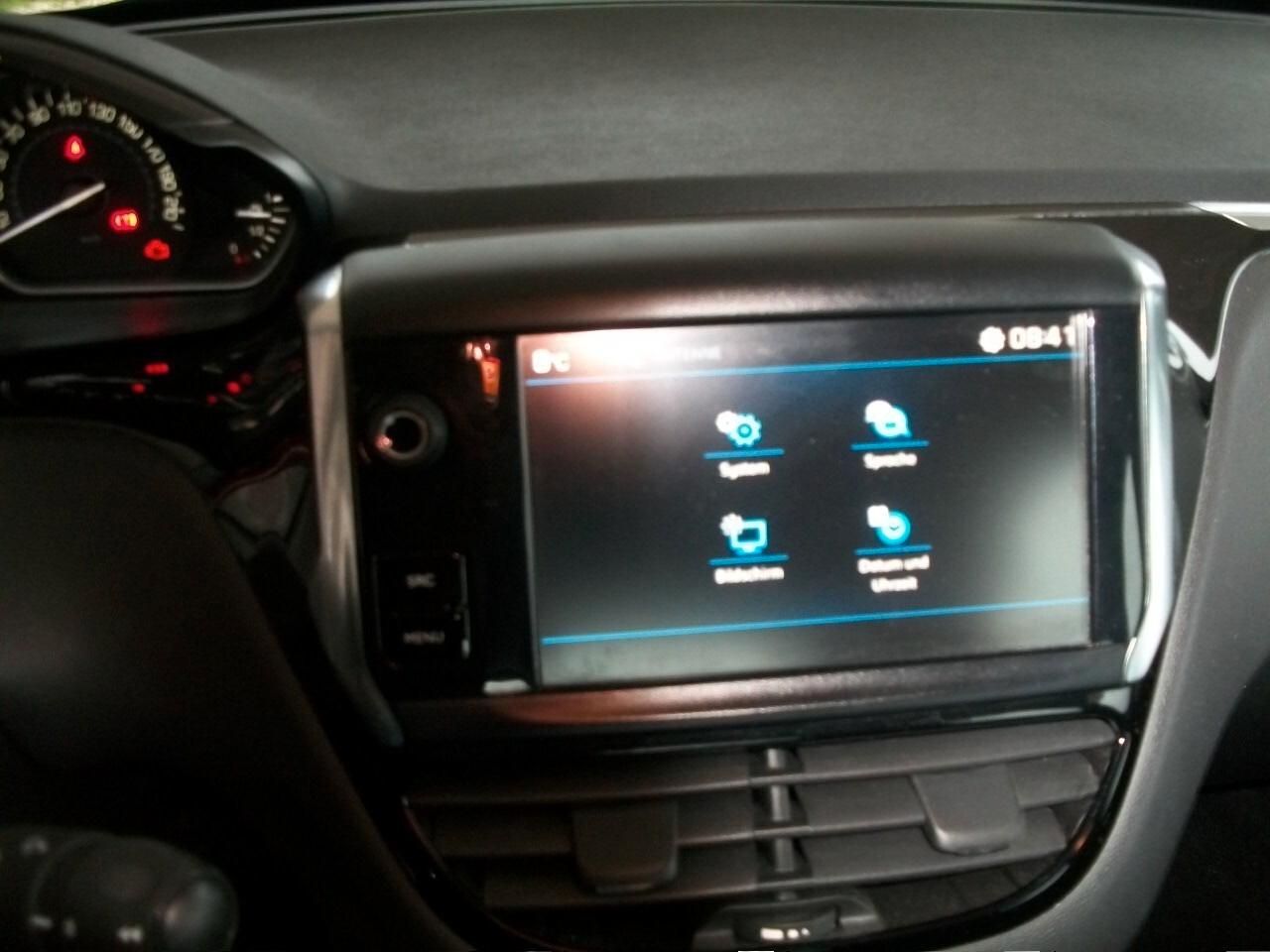 Peugeot 208 PureTech 82 5 porte Active riferimento fp836 CC 1199 EURO 06 KM 62940 TALIANDATI CON NAVI E SEDILI RISCALDATI GARANZIA UN ANNO SI NEOPATENTATI