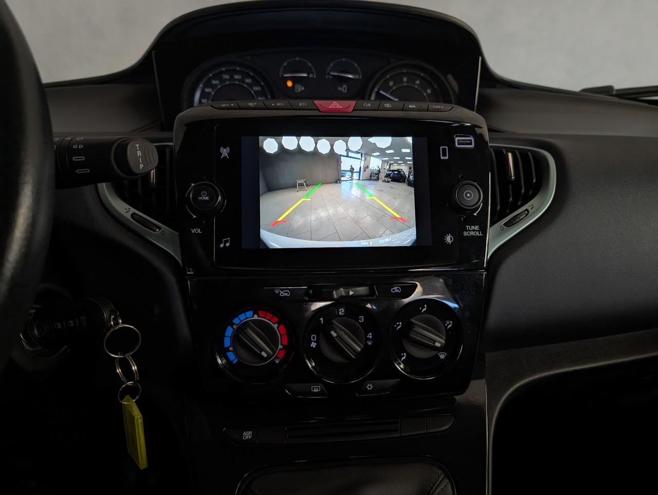 Lancia Ypsilon 1.0 Hybrid 70cv Gold