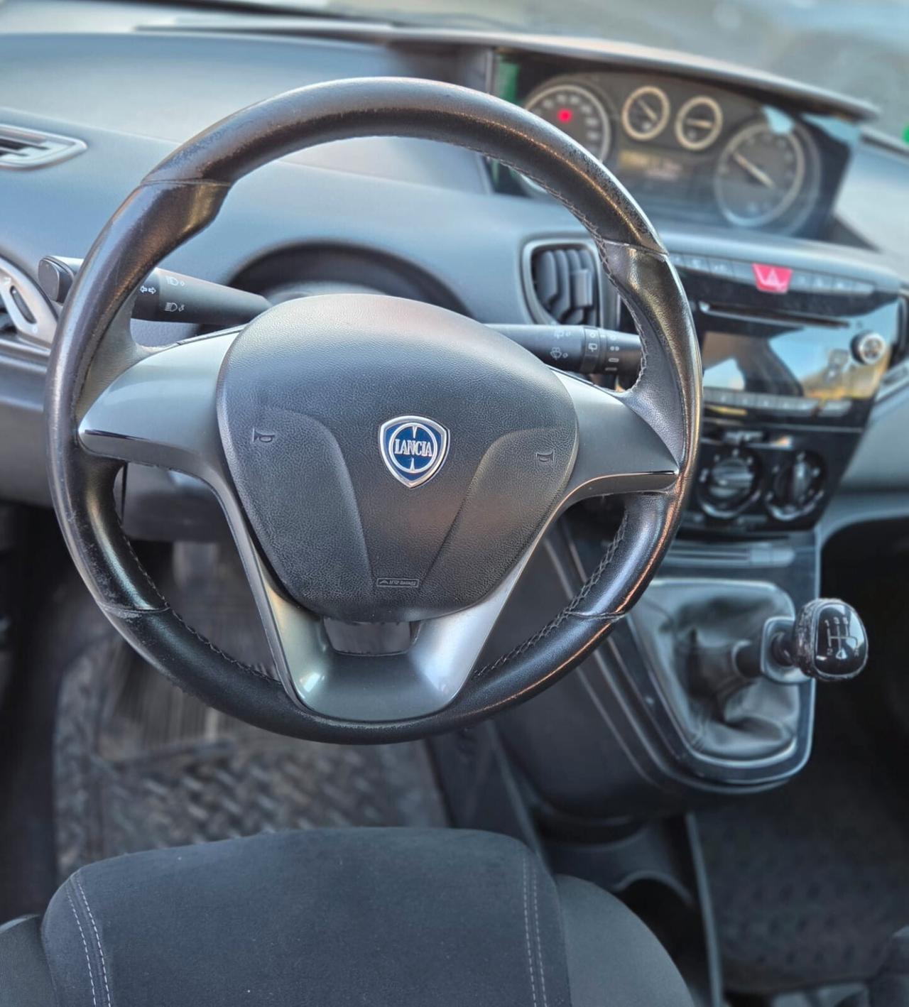 Lancia Ypsilon 1.2 69 CV 5 porte S&S Silver