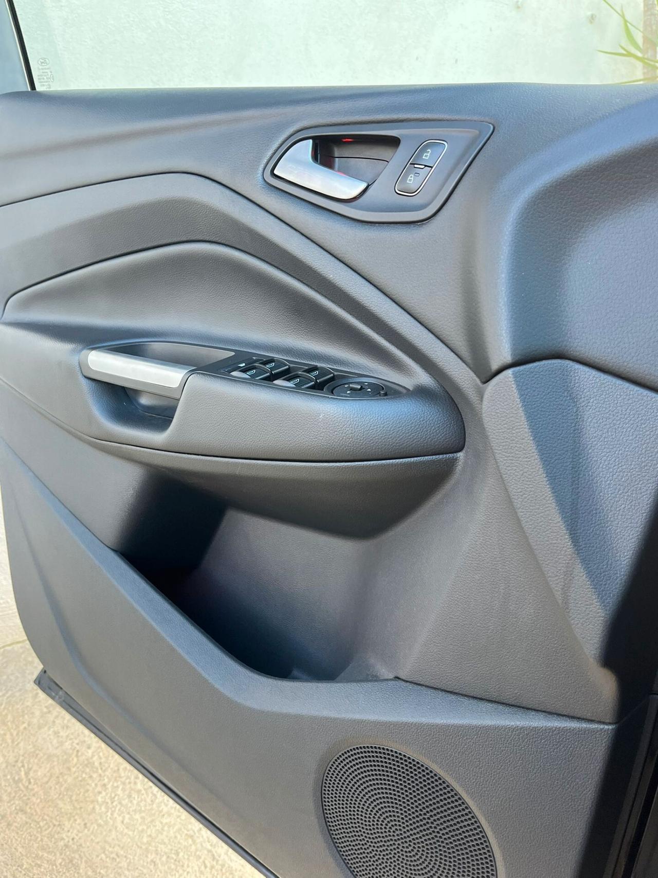 Ford Kuga 2.0 TDCI 150 CV S&S 2WD Titanium