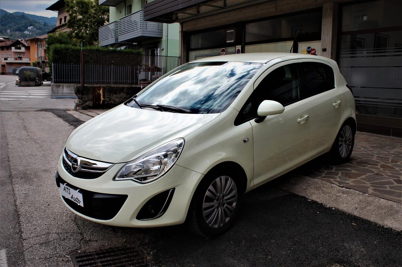 Opel Corsa 1.2 5 porte Cosmo Neopatentati