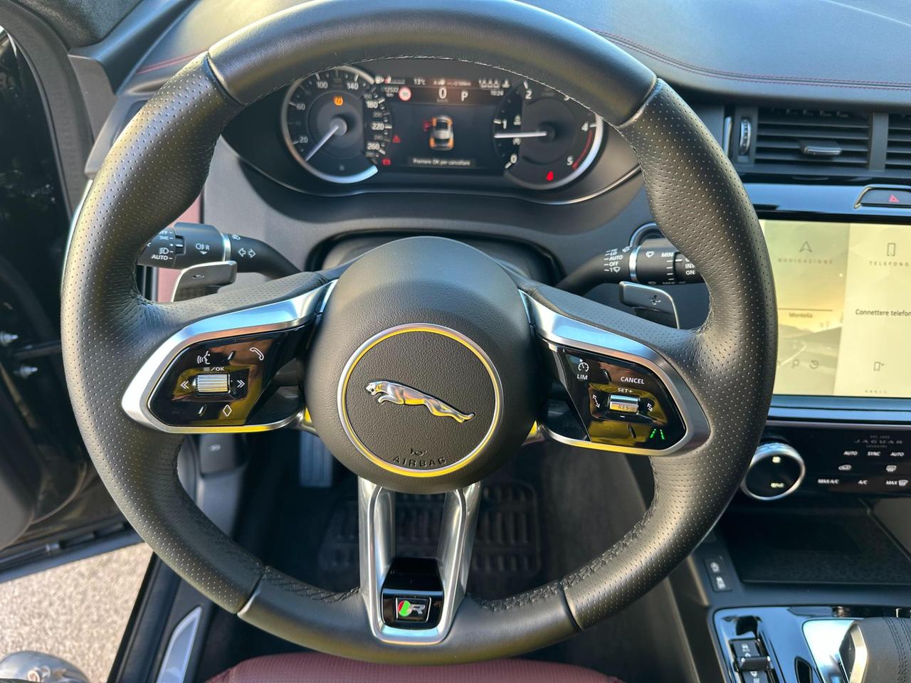 Jaguar E-Pace 2.0d i4 mhev R-Dynamic Black awd 163cv auto