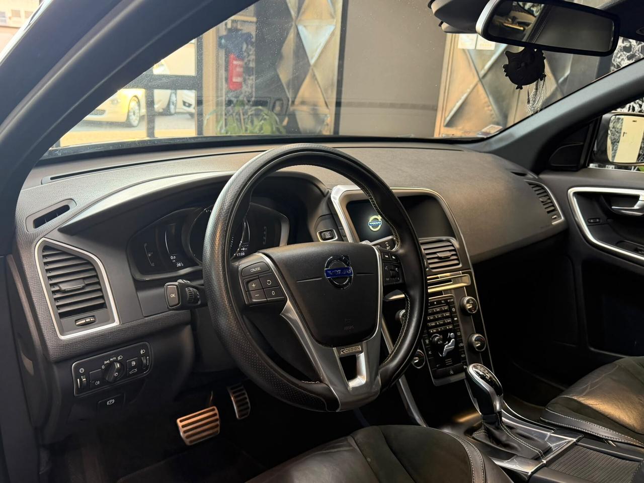 Volvo XC 60 XC60 D5 AWD Geartronic R-design