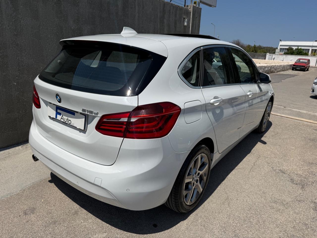 Bmw Active Tourer 218d Luxury,TETTO APRIBILE,PELLE,NAVI,CLIMATRONIC BIZ.,ECC…