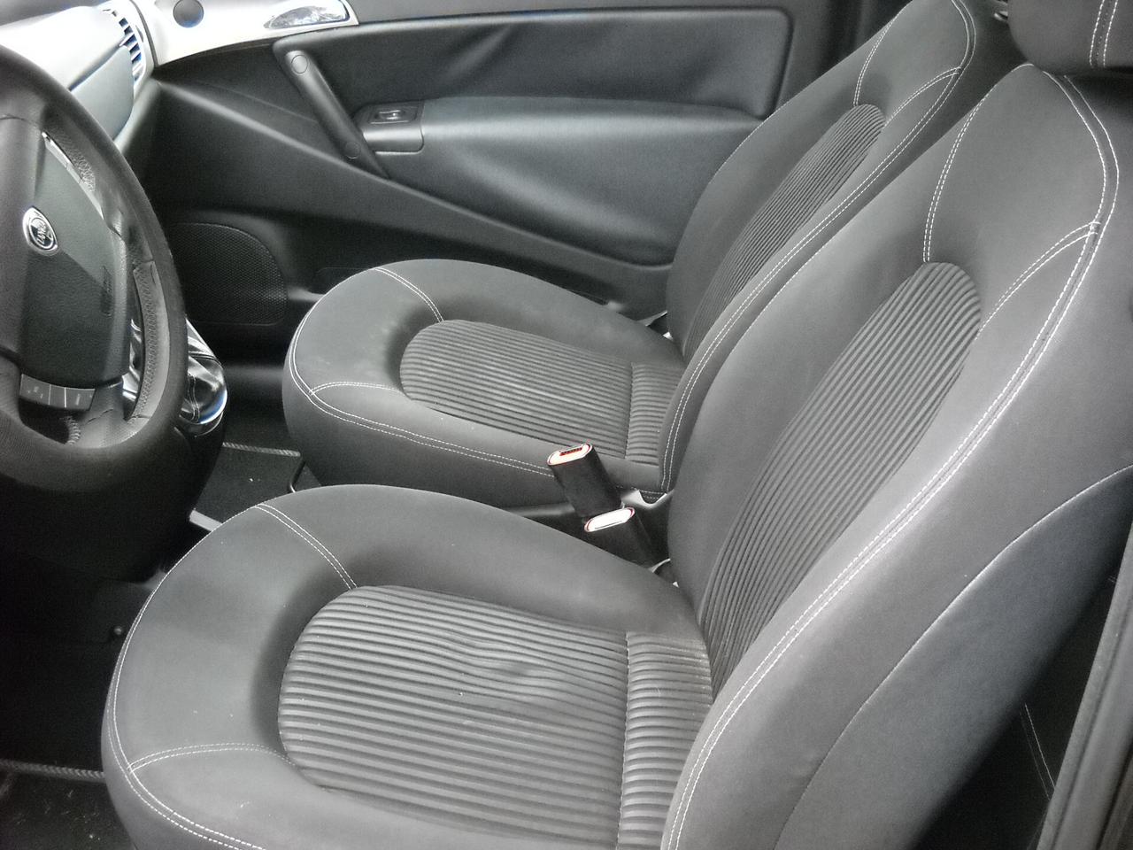 Lancia Ypsilon 1.3 MJT 105 CV Sport MomoDesign