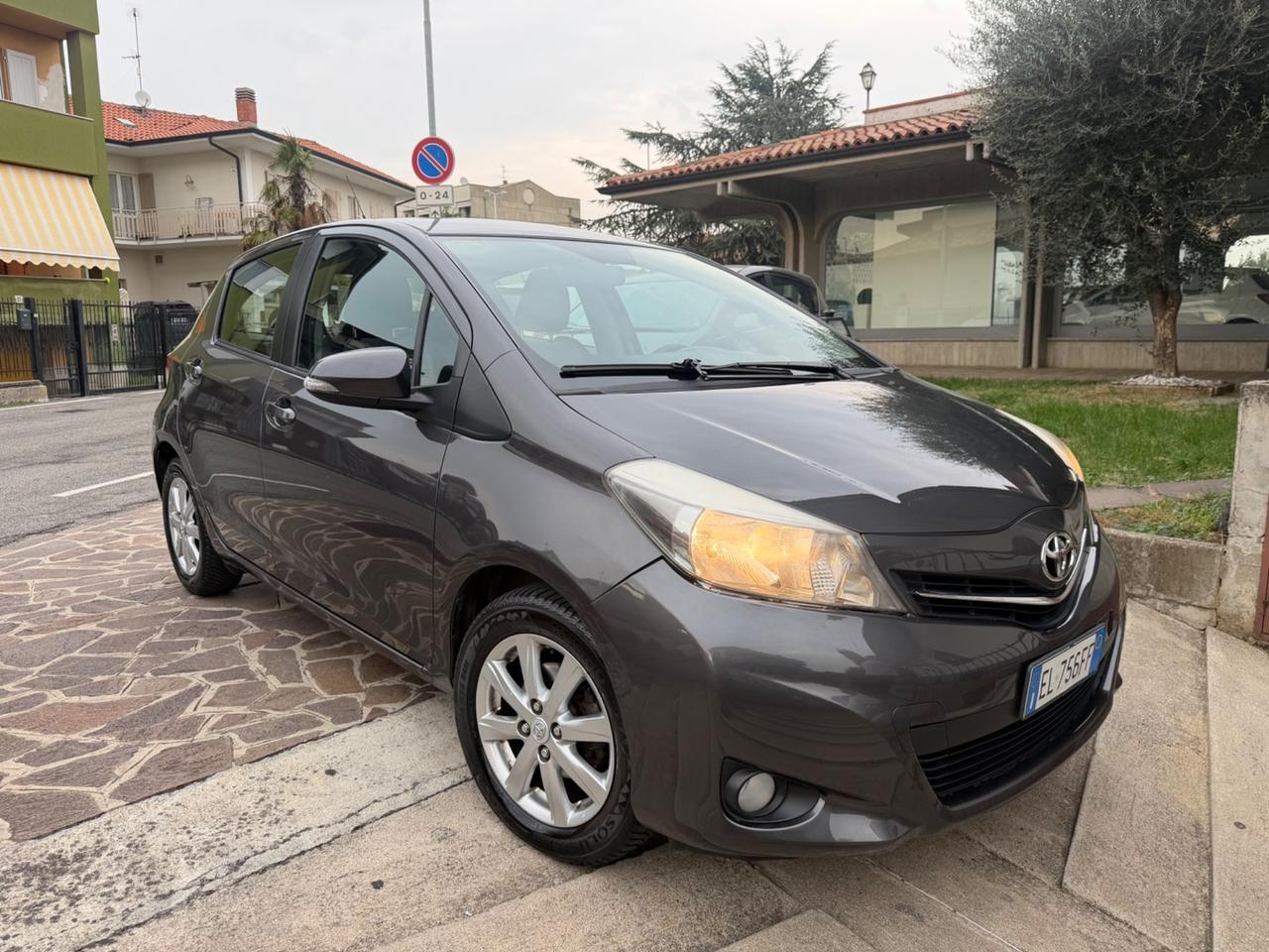 Toyota Yaris 1.3 3 porte Lounge CVT Stop & Start