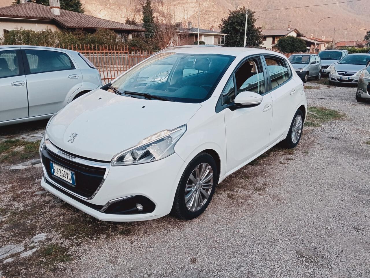 Peugeot 208 PureTech 82 5p. GPL Access
