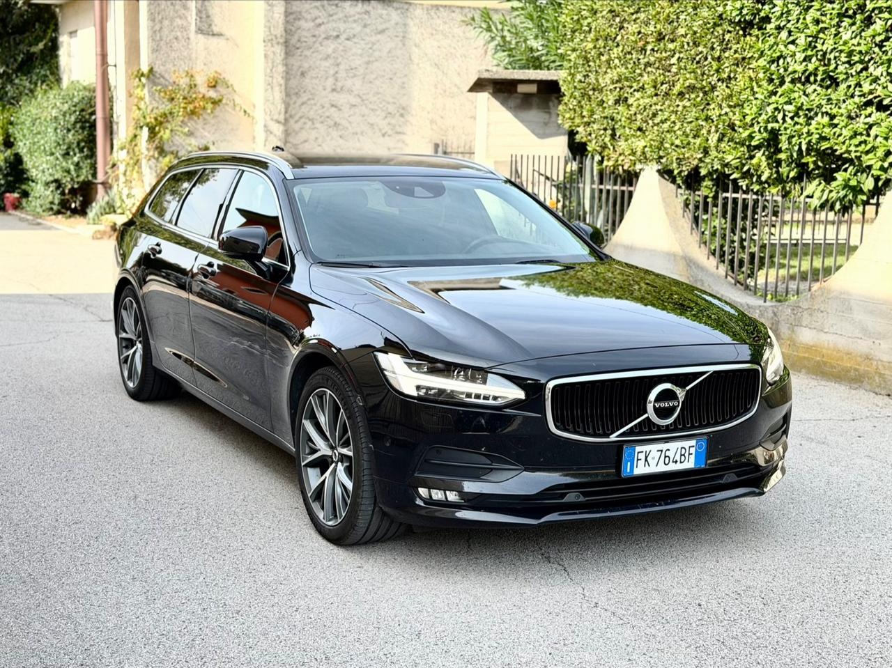 Volvo V90 D5 AWD Geartronic Momentum